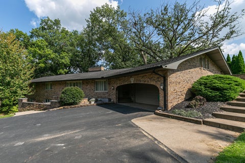 Photo of 1134 33rd St Ct CT, Moline, IL 51265 (MLS # 12746637)