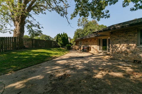 Tiny photo for 1134 33rd St Ct CT, Moline, IL 51265 (MLS # 12746637)
