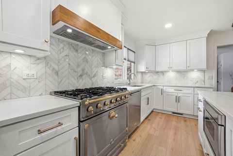 Tiny photo for 8 Concord Drive, Oak Brook, IL 60523 (MLS # 12539788)