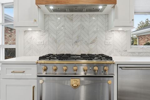 Tiny photo for 8 Concord Drive, Oak Brook, IL 60523 (MLS # 12539788)