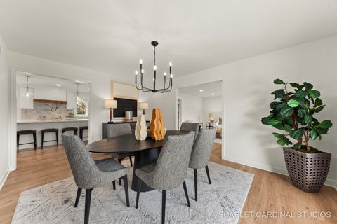 Tiny photo for 8 Concord Drive, Oak Brook, IL 60523 (MLS # 12539788)