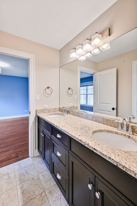 Tiny photo for 4 Oxford Avenue, Clarendon Hills, IL 60514 (MLS # 12594439)