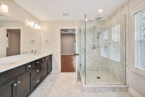 Tiny photo for 4 Oxford Avenue, Clarendon Hills, IL 60514 (MLS # 12594439)