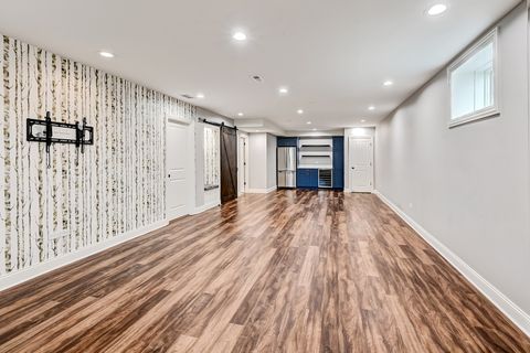 Tiny photo for 4 Oxford Avenue, Clarendon Hills, IL 60514 (MLS # 12594439)