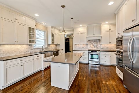 Tiny photo for 4 Oxford Avenue, Clarendon Hills, IL 60514 (MLS # 12594439)