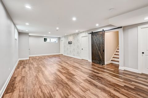 Tiny photo for 4 Oxford Avenue, Clarendon Hills, IL 60514 (MLS # 12594439)