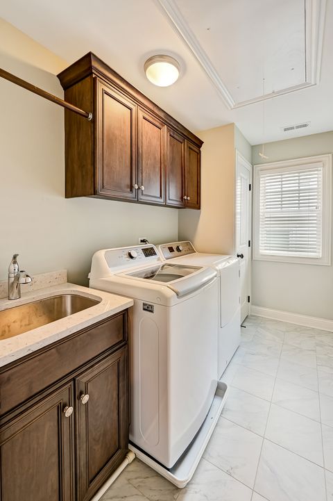 Tiny photo for 4 Oxford Avenue, Clarendon Hills, IL 60514 (MLS # 12594439)