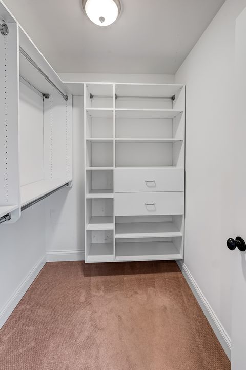 Tiny photo for 4 Oxford Avenue, Clarendon Hills, IL 60514 (MLS # 12594439)