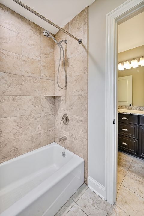 Tiny photo for 4 Oxford Avenue, Clarendon Hills, IL 60514 (MLS # 12594439)