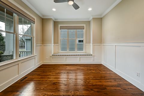 Tiny photo for 4 Oxford Avenue, Clarendon Hills, IL 60514 (MLS # 12594439)