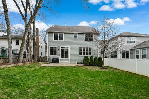 Tiny photo for 4 Oxford Avenue, Clarendon Hills, IL 60514 (MLS # 12594439)