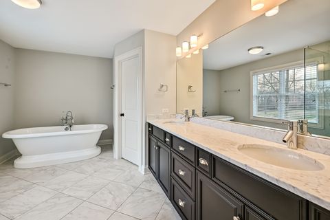 Tiny photo for 4 Oxford Avenue, Clarendon Hills, IL 60514 (MLS # 12594439)