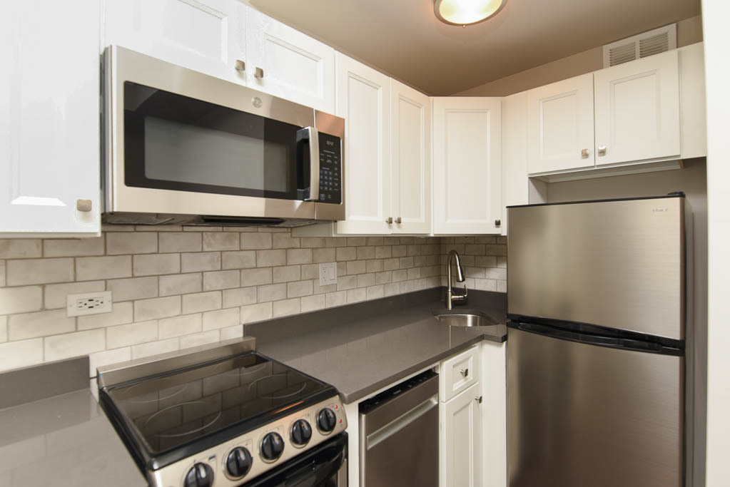 640 W WRIGHTWOOD Avenue 210