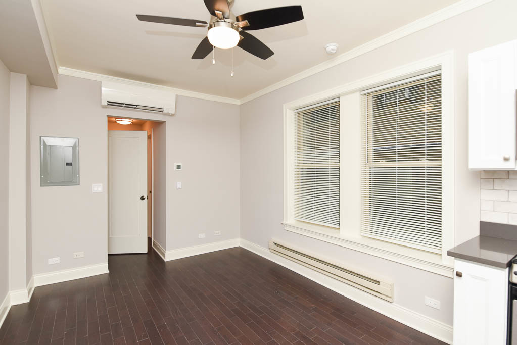 640 W WRIGHTWOOD Avenue 210