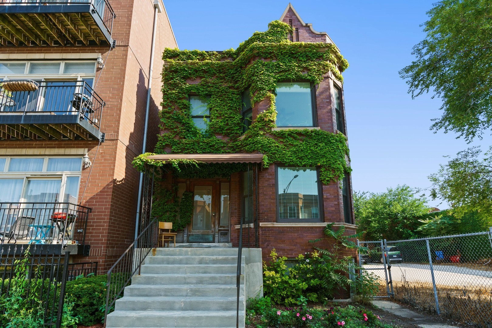 2732 W Belmont Avenue