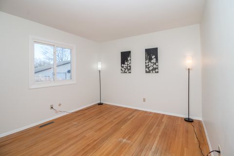 Tiny photo for 943 Cambridge Lane, Crystal Lake, IL 60014 (MLS # 12521585)