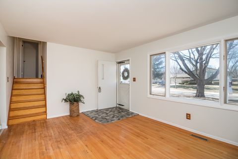 Tiny photo for 943 Cambridge Lane, Crystal Lake, IL 60014 (MLS # 12521585)