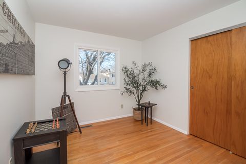 Tiny photo for 943 Cambridge Lane, Crystal Lake, IL 60014 (MLS # 12521585)