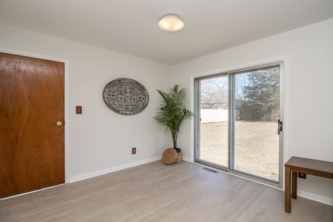 Tiny photo for 943 Cambridge Lane, Crystal Lake, IL 60014 (MLS # 12521585)