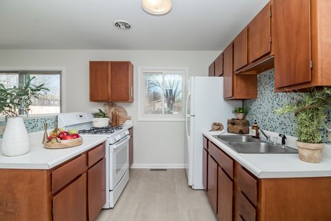 Tiny photo for 943 Cambridge Lane, Crystal Lake, IL 60014 (MLS # 12521585)