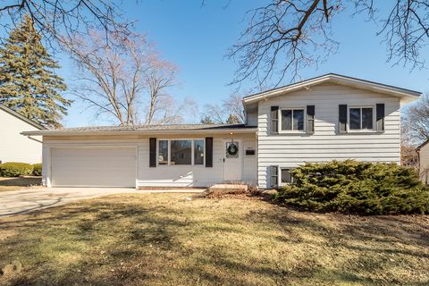 943 Cambridge Lane Crystal Lake IL 60014