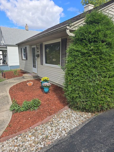 Tiny photo for 614 S CLINTON Street, Bloomington, IL 61701 (MLS # 12485609)