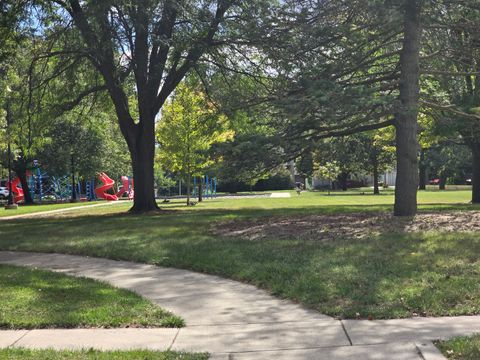 Tiny photo for 614 S CLINTON Street, Bloomington, IL 61701 (MLS # 12485609)