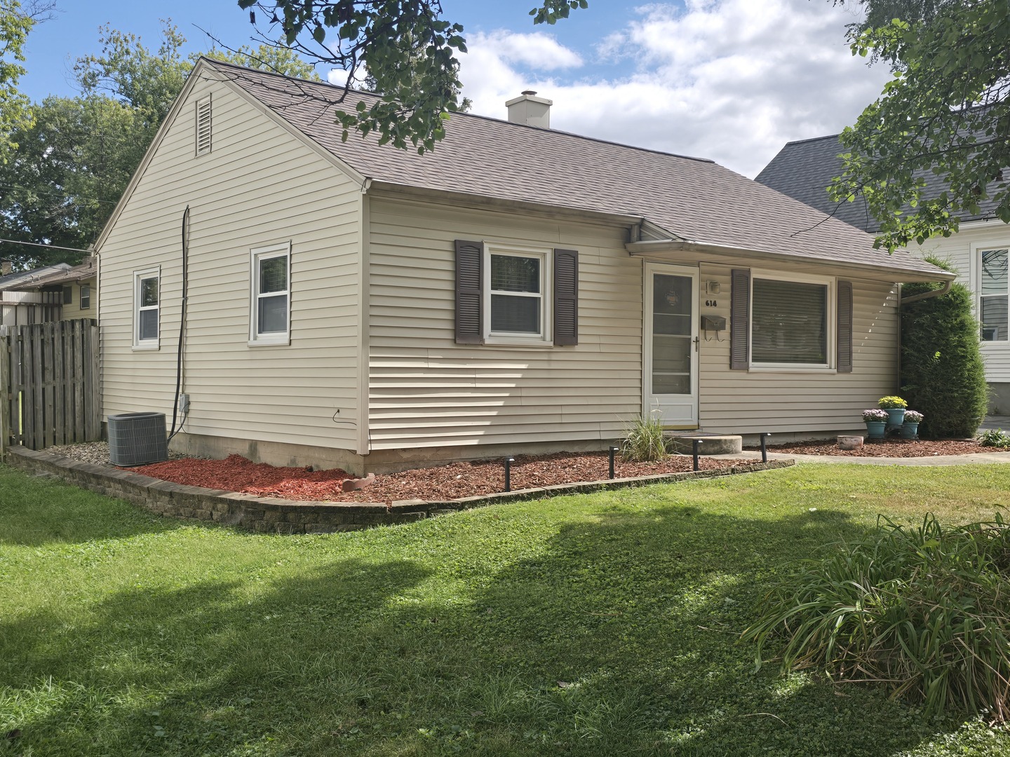 614 S CLINTON Street