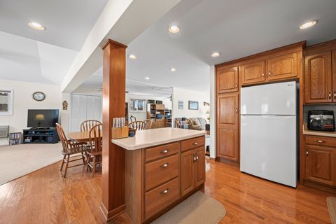 Tiny photo for 1610 N Chestnut Avenue, Arlington Heights, IL 60004 (MLS # 12532490)