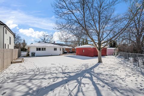 Tiny photo for 1610 N Chestnut Avenue, Arlington Heights, IL 60004 (MLS # 12532490)