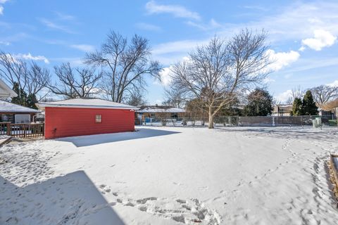 Tiny photo for 1610 N Chestnut Avenue, Arlington Heights, IL 60004 (MLS # 12532490)
