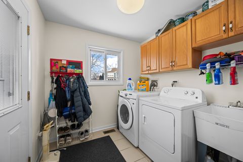 Tiny photo for 1610 N Chestnut Avenue, Arlington Heights, IL 60004 (MLS # 12532490)