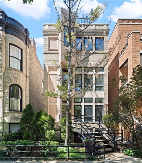 Photo of 930 W Wolfram Street, Chicago, IL 60657 (MLS # 12686248)