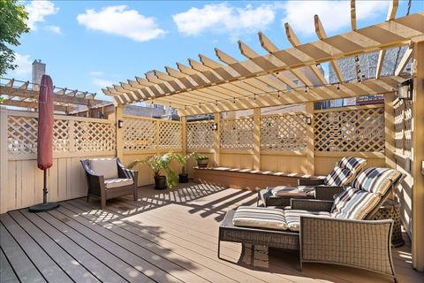 Tiny photo for 930 W Wolfram Street, Chicago, IL 60657 (MLS # 12686248)