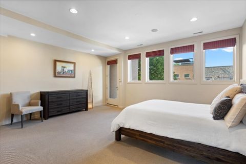 Tiny photo for 930 W Wolfram Street, Chicago, IL 60657 (MLS # 12686248)