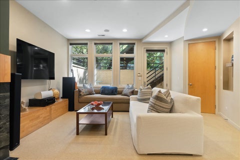 Tiny photo for 930 W Wolfram Street, Chicago, IL 60657 (MLS # 12686248)