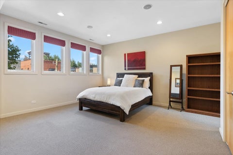 Tiny photo for 930 W Wolfram Street, Chicago, IL 60657 (MLS # 12686248)
