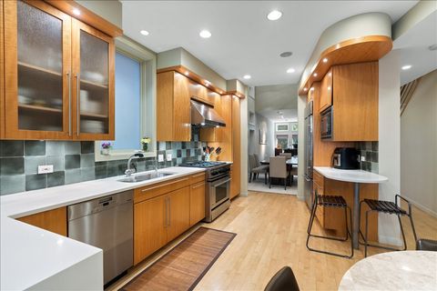 Tiny photo for 930 W Wolfram Street, Chicago, IL 60657 (MLS # 12686248)