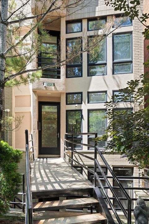 Tiny photo for 930 W Wolfram Street, Chicago, IL 60657 (MLS # 12686248)