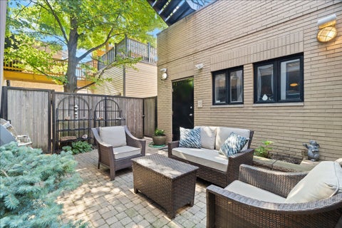 Tiny photo for 930 W Wolfram Street, Chicago, IL 60657 (MLS # 12686248)