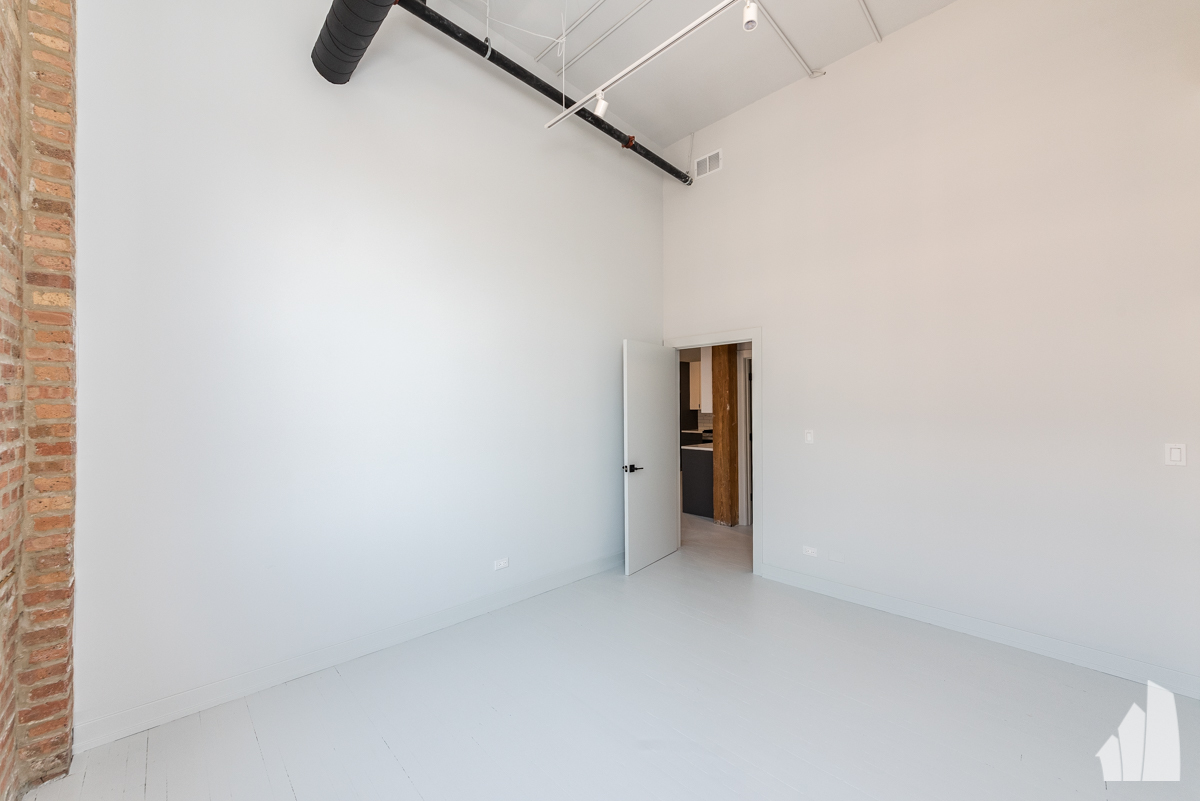 213 N Racine Avenue 302