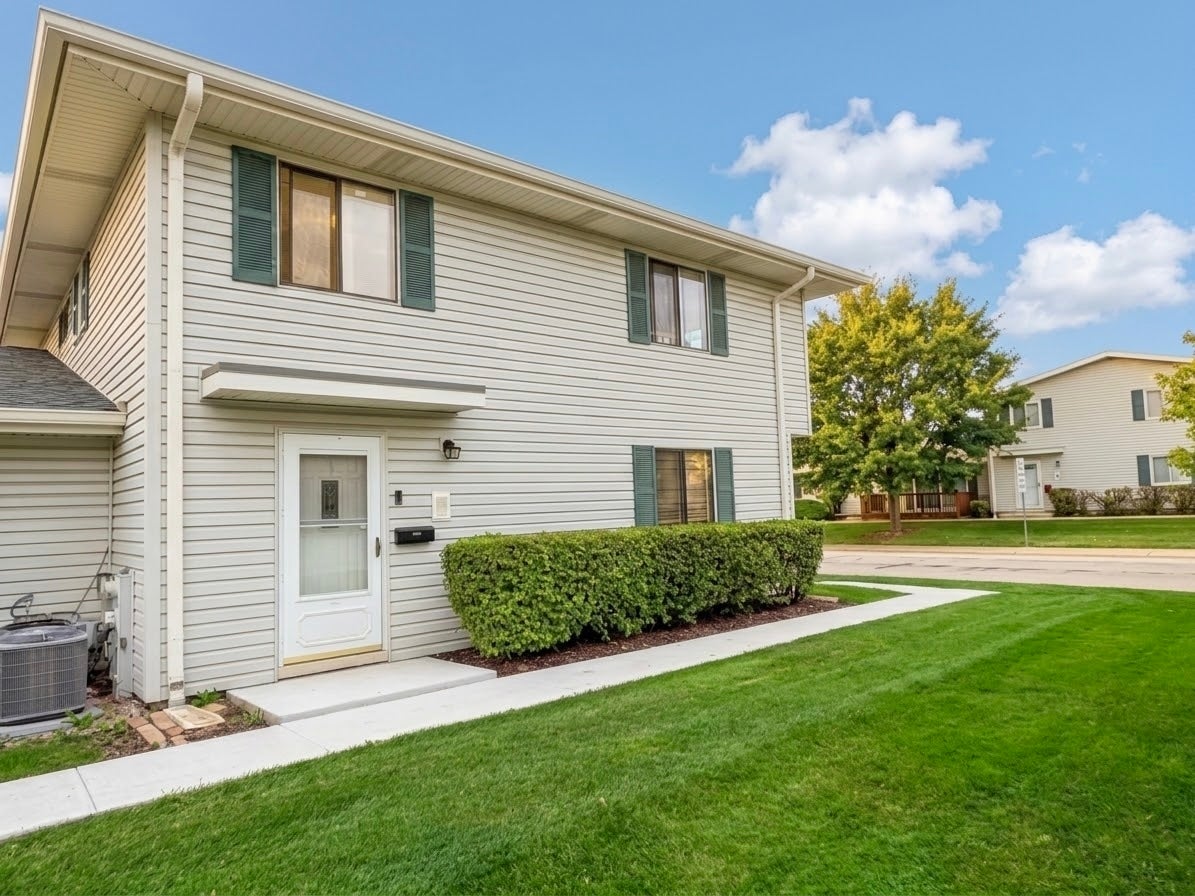 935 Shattuck Lane 935