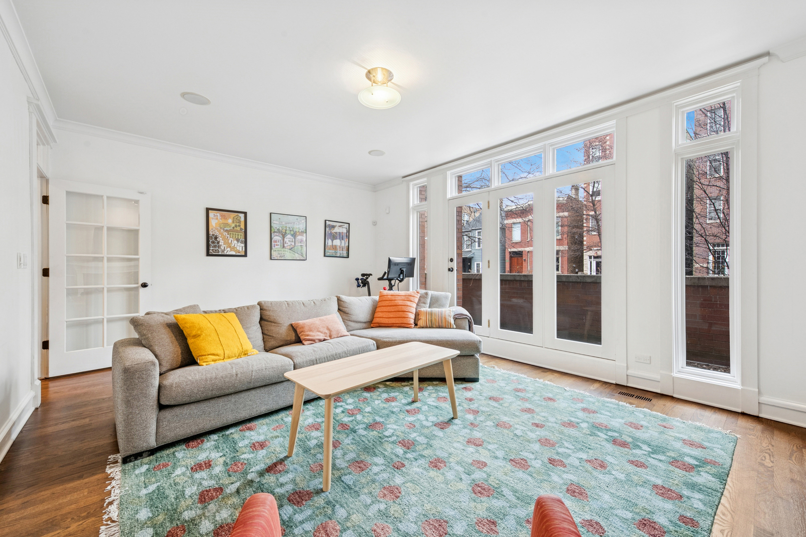 635 W Briar Place 1E