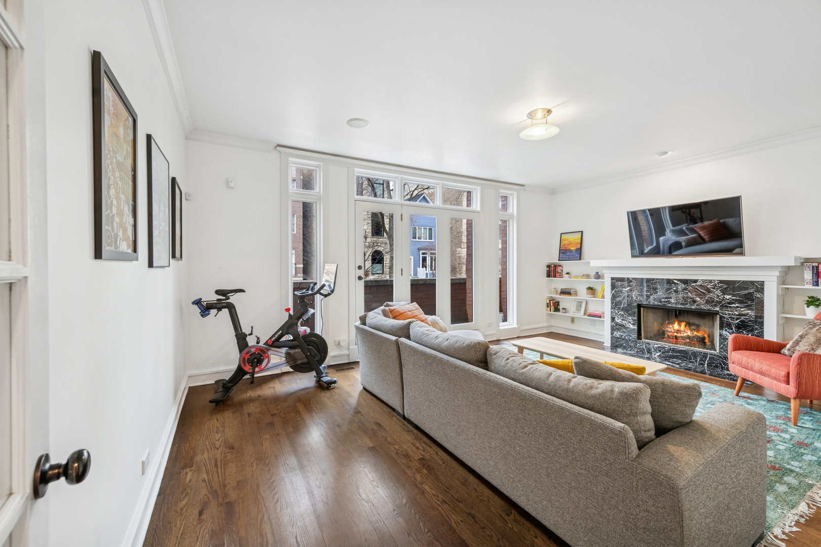 635 W Briar Place 1E