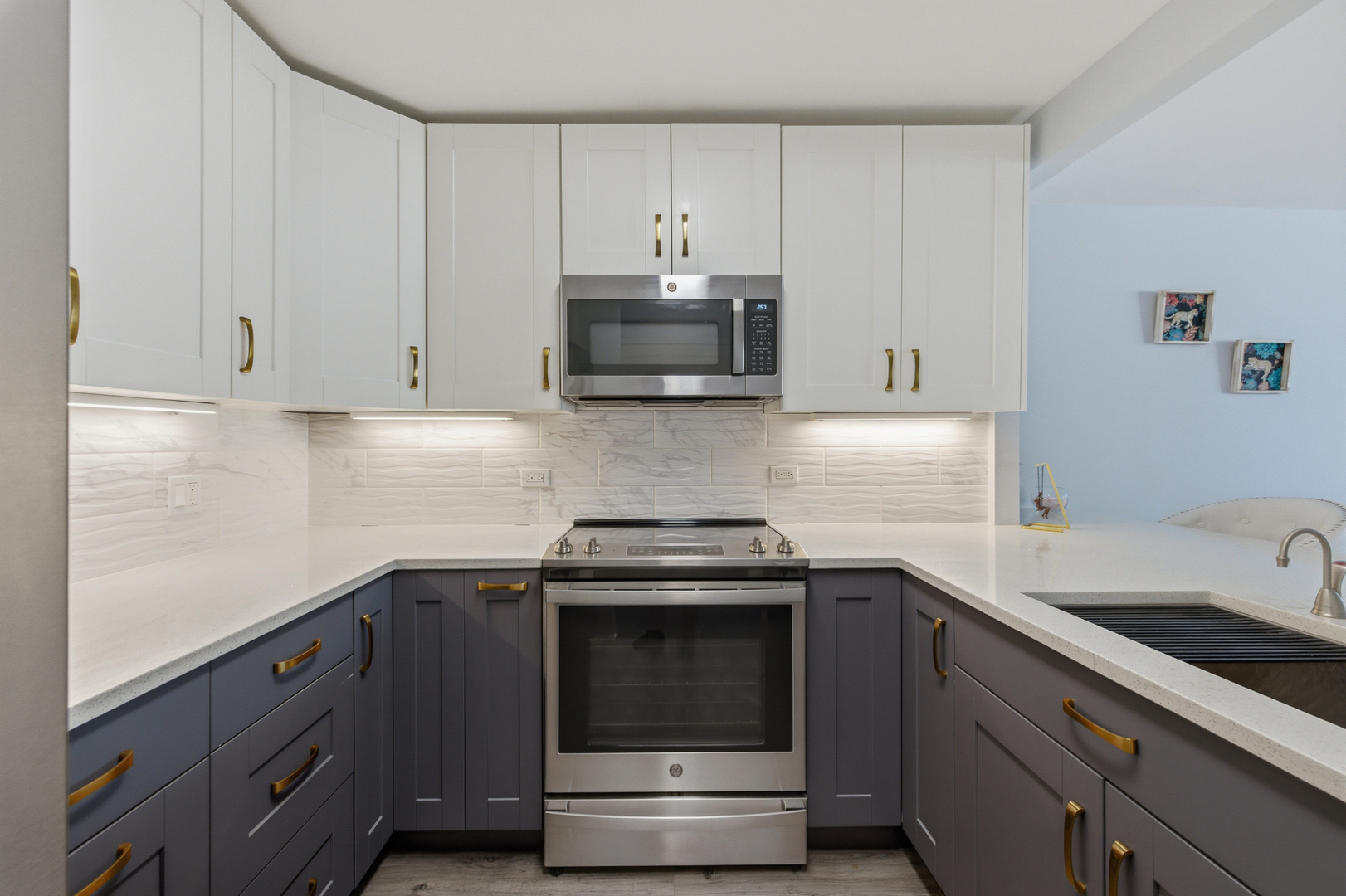 525 W HAWTHORNE Place 1104