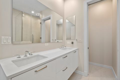 Tiny photo for 2773 N Hampden Court #401, Chicago, IL 60614 (MLS # 12491654)