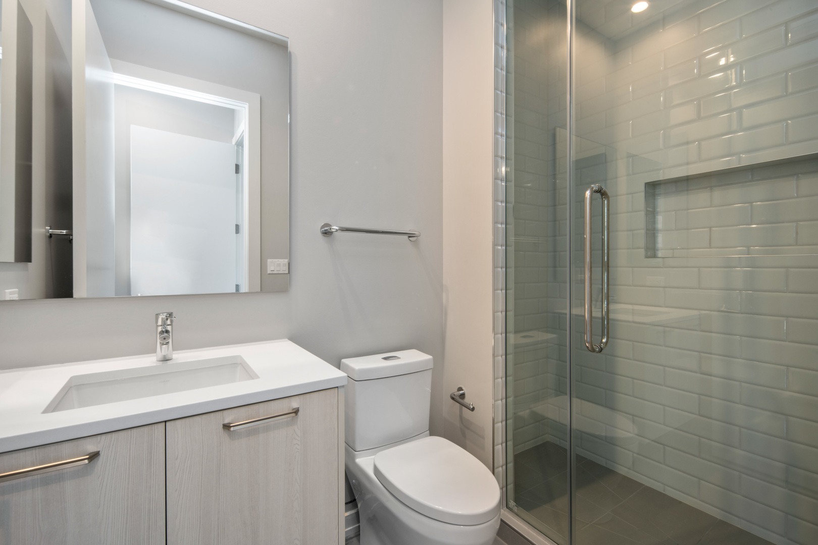 Chicago, Illinois 60614, United States, 4 Bedrooms Bedrooms, ,3 BathroomsBathrooms,Residential,Contingent,223870