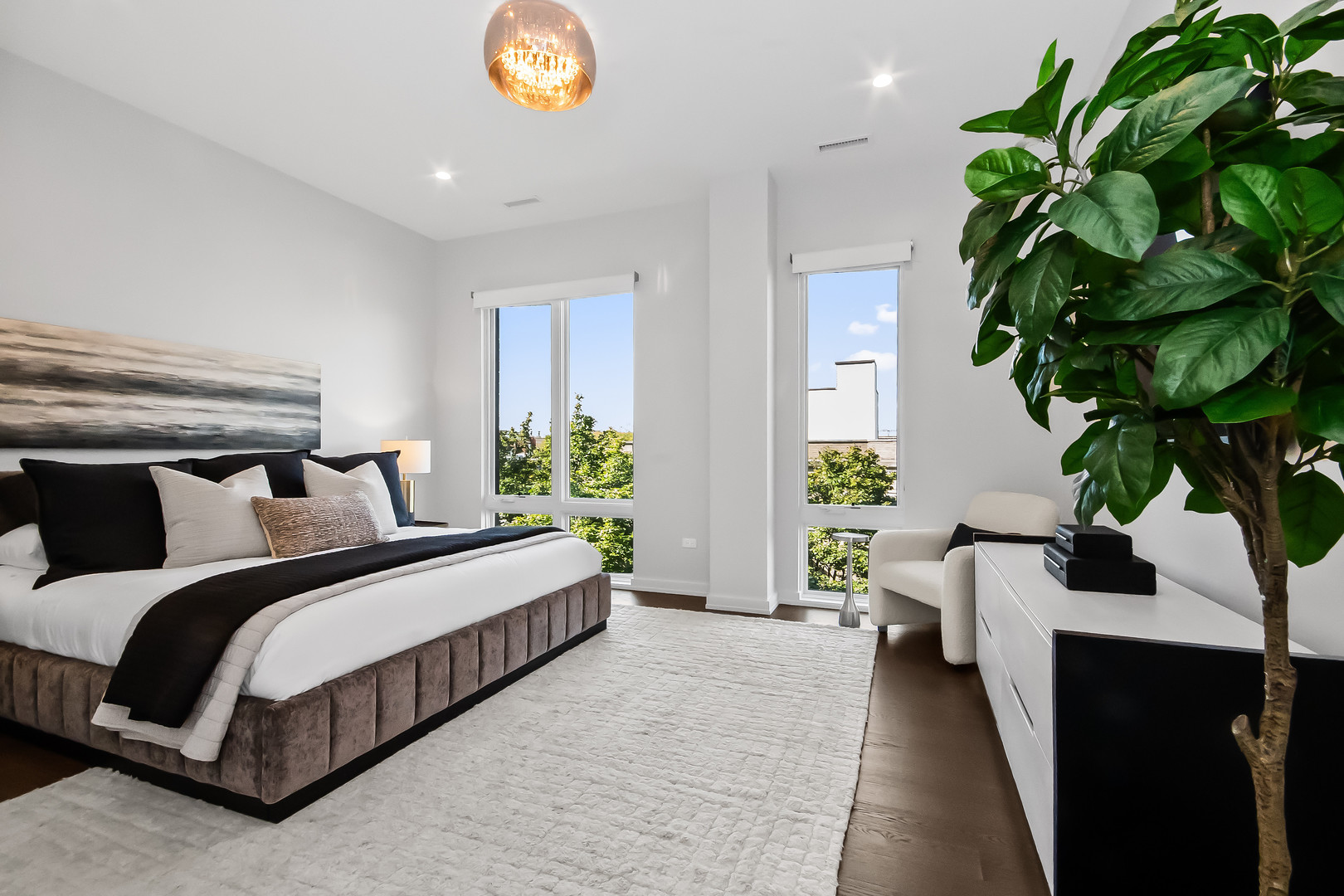 Chicago, Illinois 60614, United States, 4 Bedrooms Bedrooms, ,3 BathroomsBathrooms,Residential,Contingent,223870