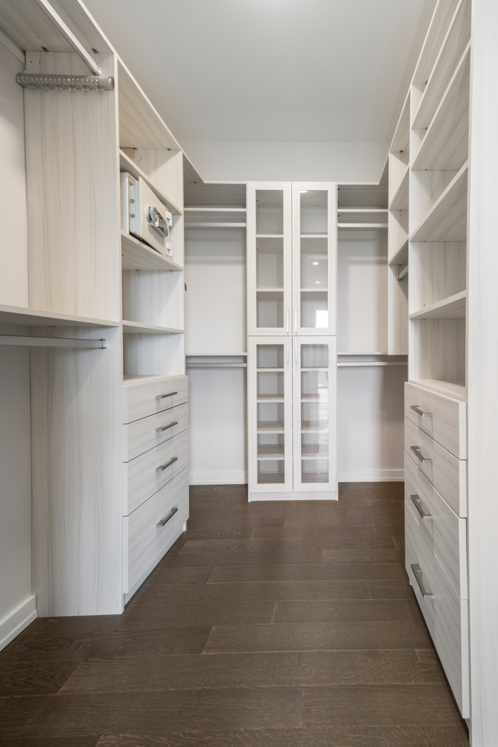 Chicago, Illinois 60614, United States, 4 Bedrooms Bedrooms, ,3 BathroomsBathrooms,Residential,Contingent,223870