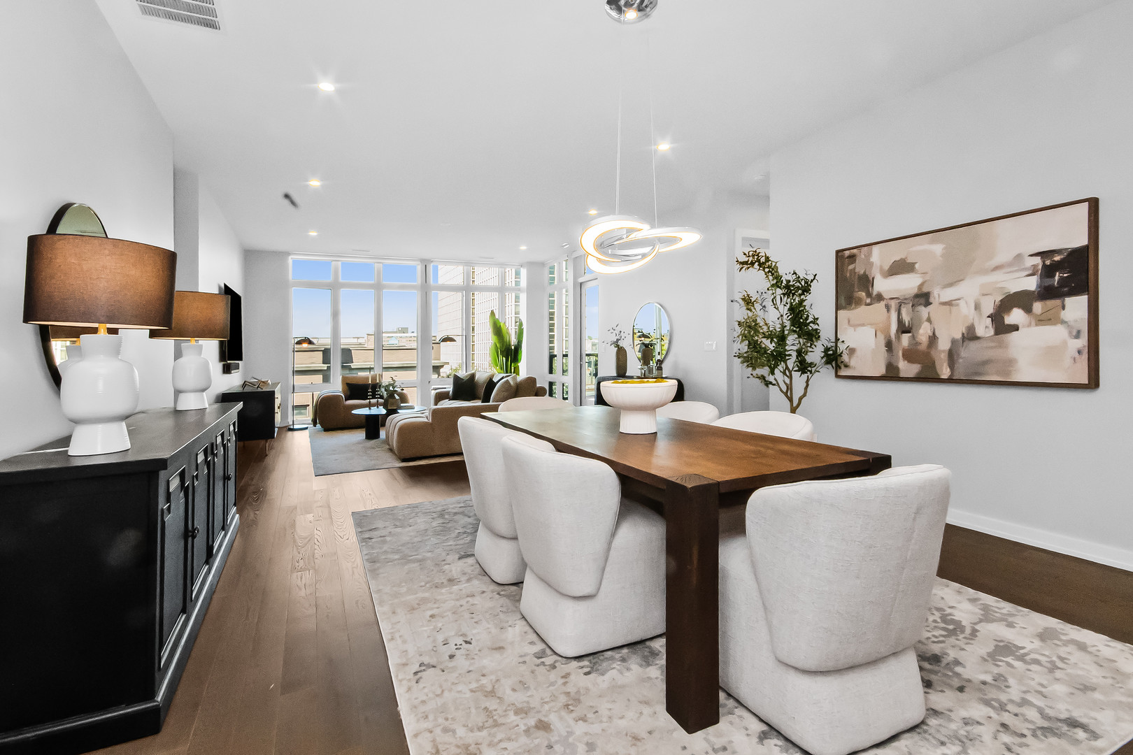 Chicago, Illinois 60614, United States, 4 Bedrooms Bedrooms, ,3 BathroomsBathrooms,Residential,Contingent,223870